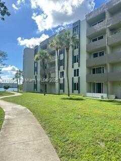 10000 NW 80th Ct, Hialeah Gardens, FL 33016
