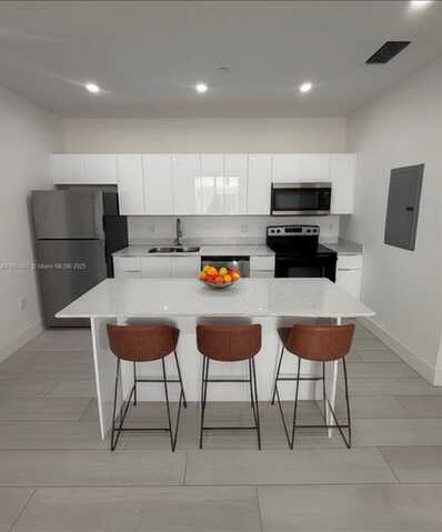 909 E 24th St, Hialeah, FL 33013