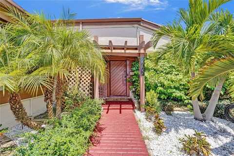 2707 S Parkview Dr, Hallandale Beach, FL 33009