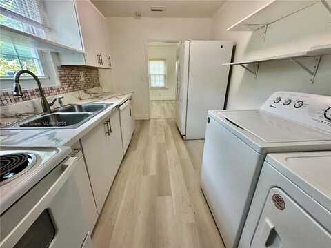 1250 NW 43rd St, Miami, FL 33142