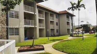 13920 Lake Placid Ct, Miami Lakes, FL 33014