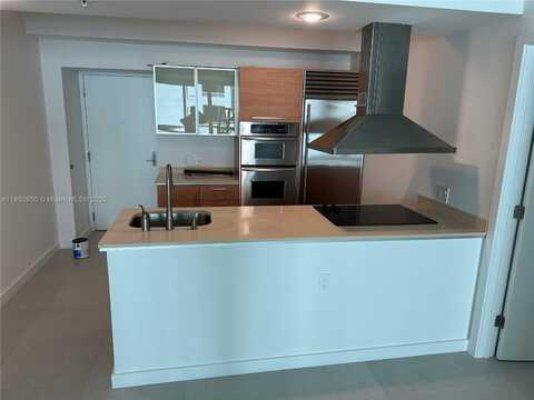 218 SE 14th St, Miami, FL 33131