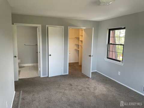 118 Keystone Court, Woodbridge, NJ 07095