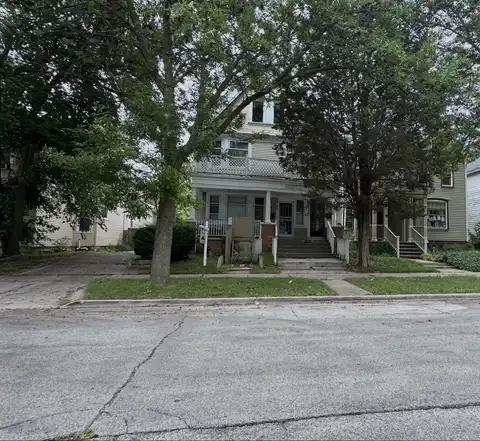 2323 N Palmer St, Milwaukee, WI 53212