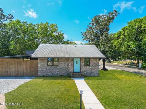 1102 Calhoun Street, Ocean Springs, MS 39564