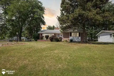 2209 Blackthorn, Burton, MI 48509