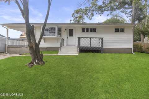 28 Anchorage Boulevard, Bayville, NJ 08721