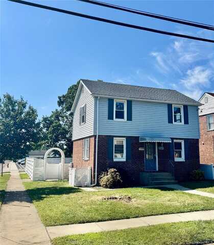 303 Beebe Road, Mineola, NY 11501