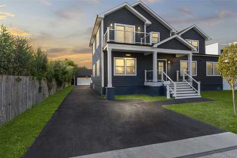 7 S Bay Avenue, Bay Shore, NY 11706