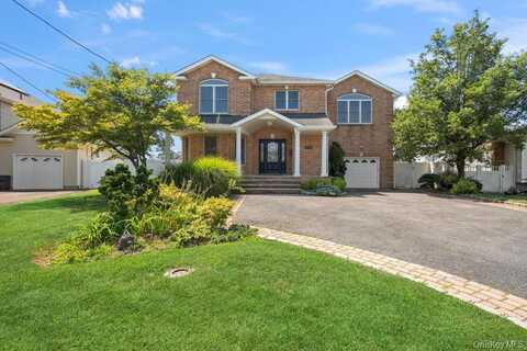 70 S Crescent Drive, Farmingdale, NY 11735