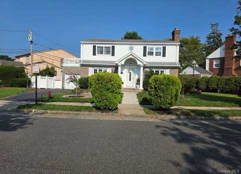 30 Aberdeen Road, New Hyde Park, NY 11040
