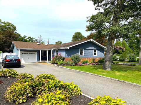 94 Eagle Lane, Hauppauge, NY 11788