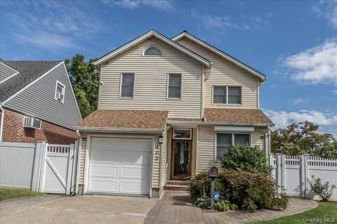 102 Vale Court, New Hyde Park, NY 11040