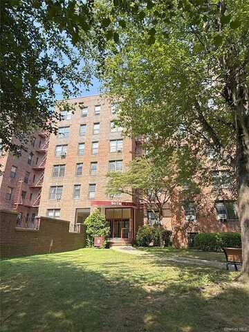 15020 71 Avenue, Flushing, NY 11367