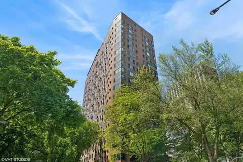3100 N Lake Shore Drive, Chicago, IL 60657