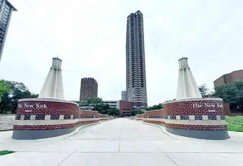 3660 N Lake Shore Drive, Chicago, IL 60613