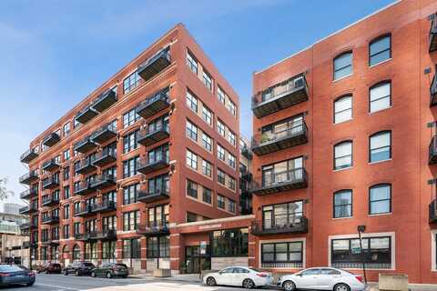226 N Clinton Street, Chicago, IL 60661