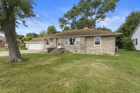 111 S Eads Avenue, Paris, IL 61944