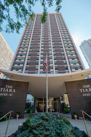 6145 N Sheridan Road, Chicago, IL 60660
