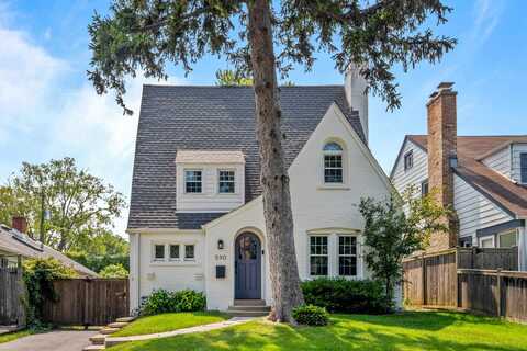 590 Broadview Avenue, Highland Park, IL 60035
