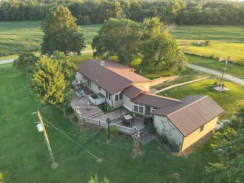 1013 County Road 2025, Clifton Hill, MO 65244
