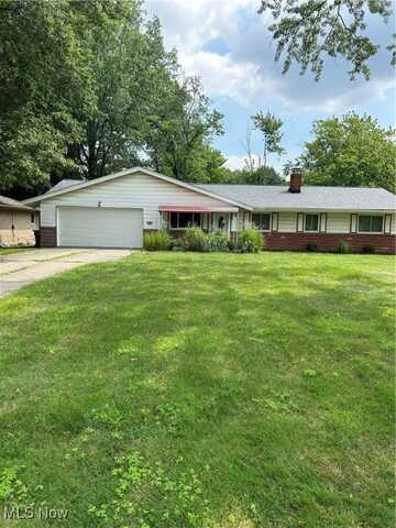 6399 Tanglewood Lane, Seven Hills, OH 44131