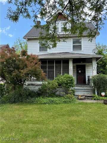 12201 Holborn Avenue, Cleveland, OH 44105