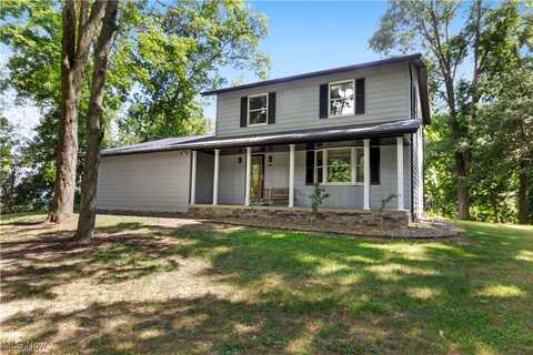 9426 Lawndell Avenue SW, Navarre, OH 44662
