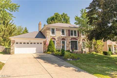 2825 River Run Circle NW, North Canton, OH 44720