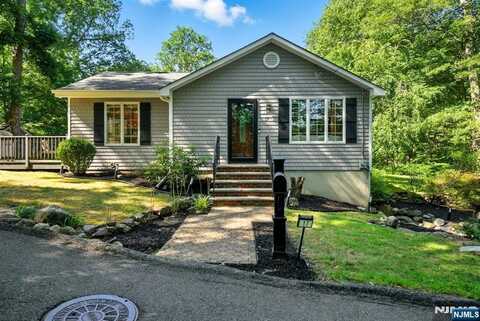 17 Rockaway Avenue, Denville, NJ 07834