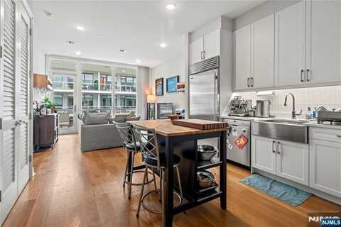 3 Somerset Lane x503, Edgewater, NJ 07020