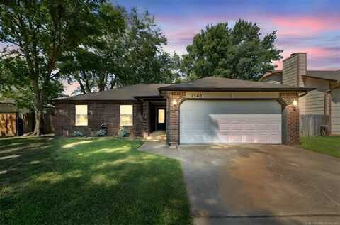 1500 N 24th Street, Broken Arrow, OK 74014