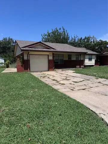 919 SW 1st Street, Moore, OK 73160