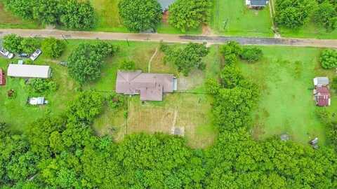 203 S Hogg Street, Streetman, TX 75859