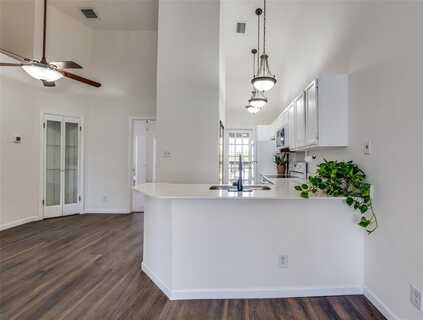4800 W Lovers Lane, Dallas, TX 75209