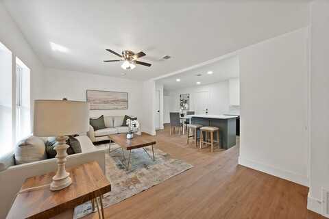 552 Norwood Drive, Hurst, TX 76053