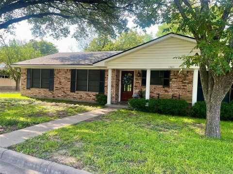 1303 Julie Street, Clifton, TX 76634