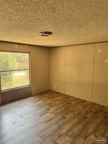 11200 N Lakeview Dr, Milton, FL 32583