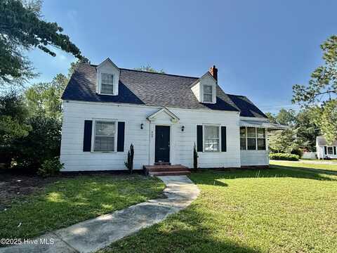 605 Entwistle Street, Hamlet, NC 28345