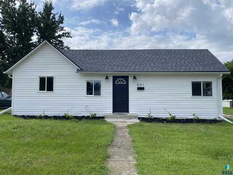 501 E 3rd Ave, Flandreau, SD 57028