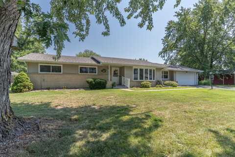 906 Briarwood, Centralia, MO 65240