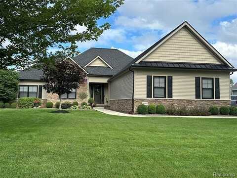 16413 Carrie Lane, Fenton, MI 48430