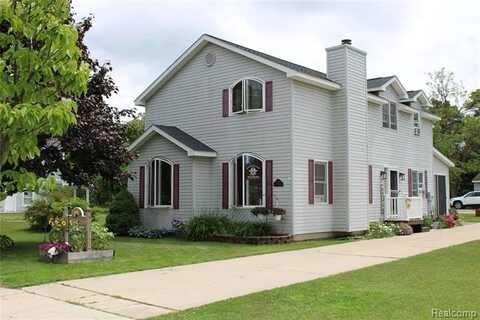 206 W Carpenter Street, Charlevoix, MI 49720