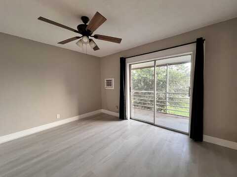 55 Kingswood C, West Palm Beach, FL 33417