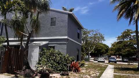 14 Crossings Circle, Boynton Beach, FL 33435