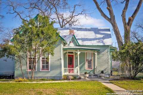 633 S Castell Avenue, New Braunfels, TX 78130
