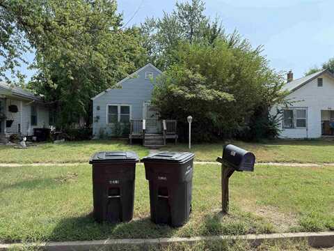 718 N 4th St, Arkansas City, KS 67005