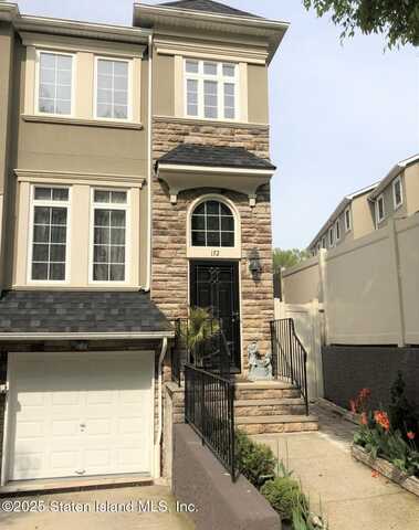 172 Presentation Circle, Staten Island, NY 10312