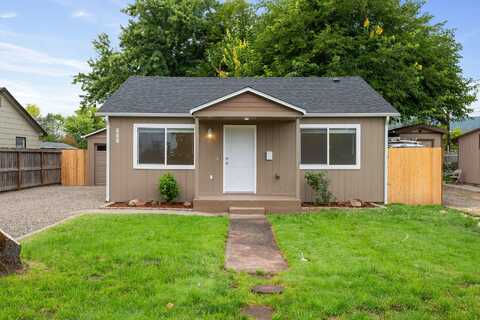 522 S 4th Street, Central Point, OR 97502