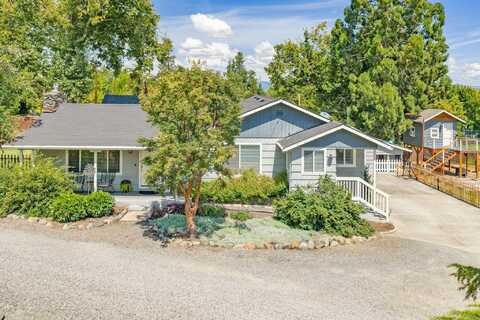 2976 Old Stage Road, Central Point, OR 97502